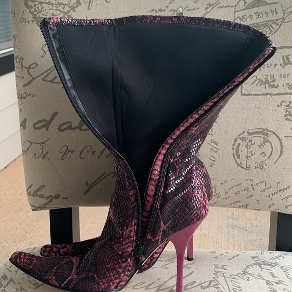 Bebe Purple Skakeskin Pointed Toe Boots - Picture 14 of 16